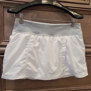 Zella sports skirt w shorts under size M white like new